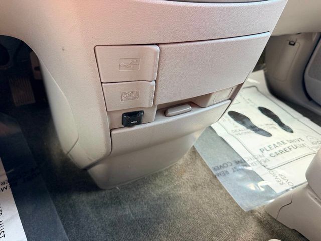 2015 Honda Odyssey 5dr LX - 23040941 - 39