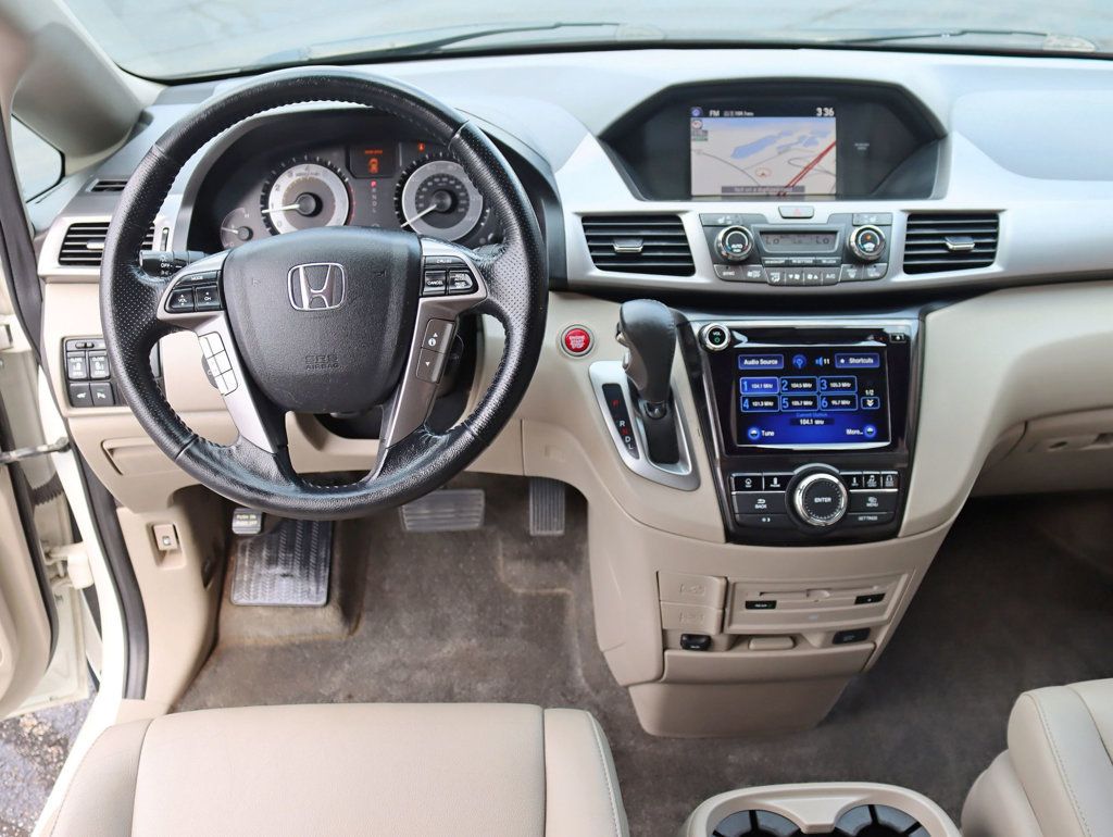 2015 Honda Odyssey Touring photo 11