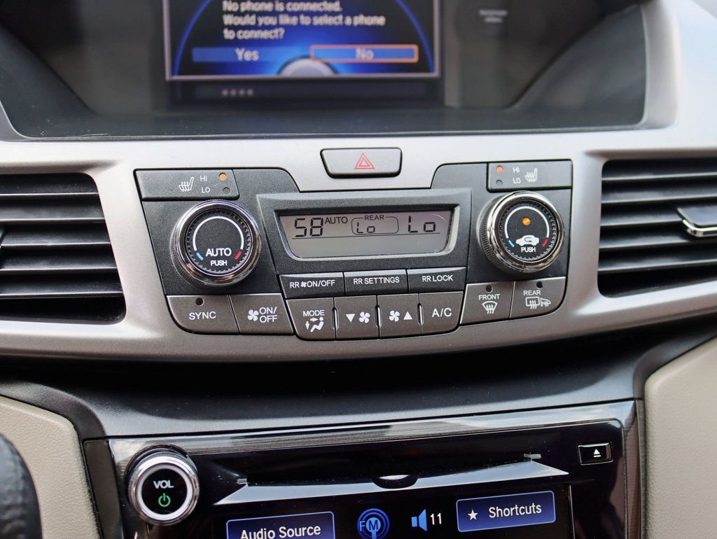 2015 Honda Odyssey Touring photo 18