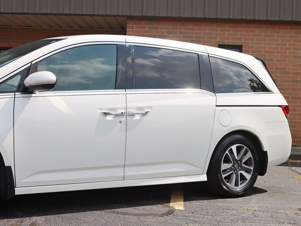 2015 Honda Odyssey Touring photo 2