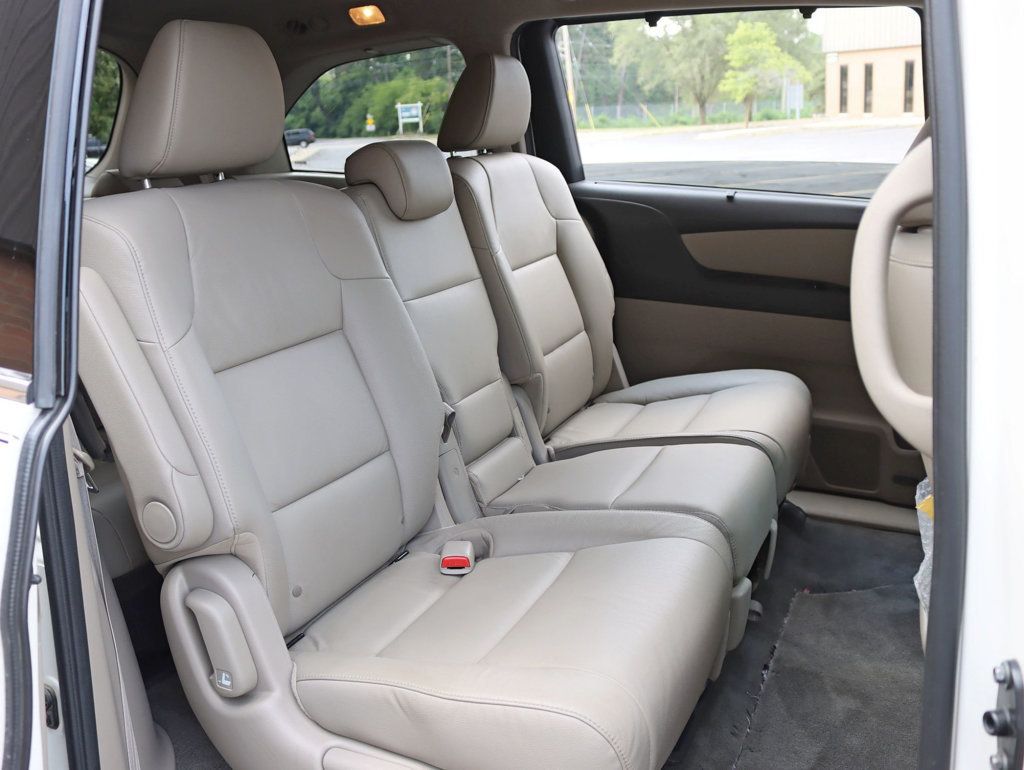 2015 Honda Odyssey Touring photo 23