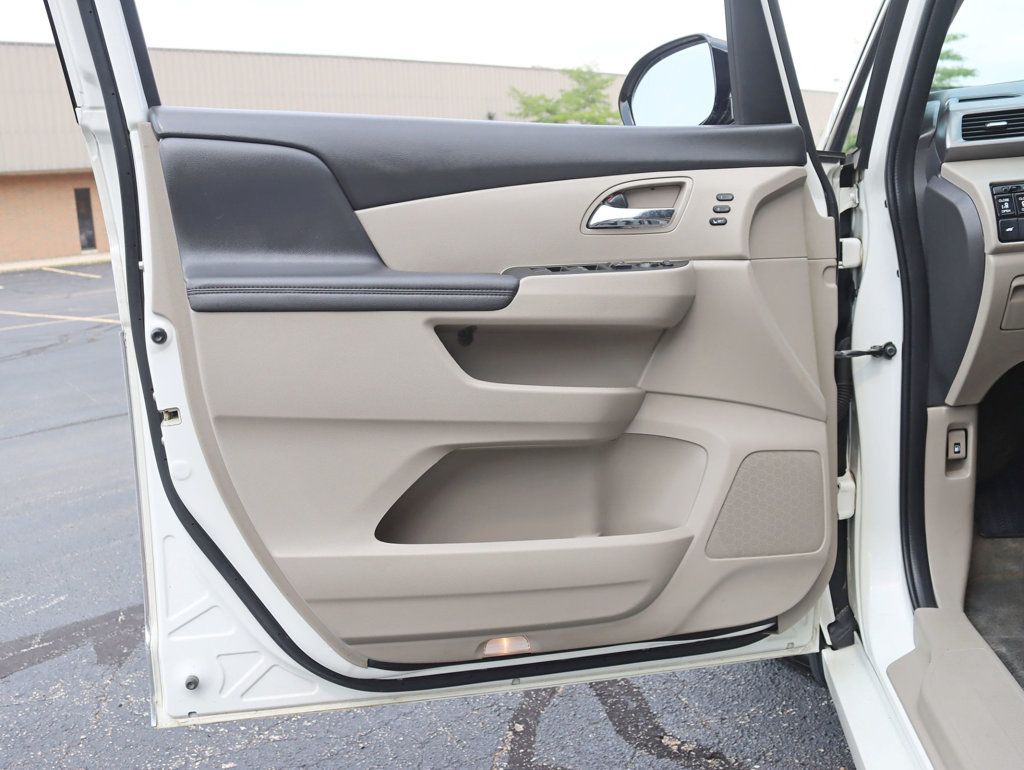 2015 Honda Odyssey Touring photo 26