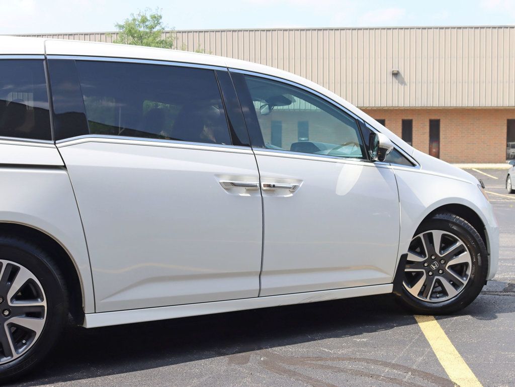 2015 Honda Odyssey Touring photo 4
