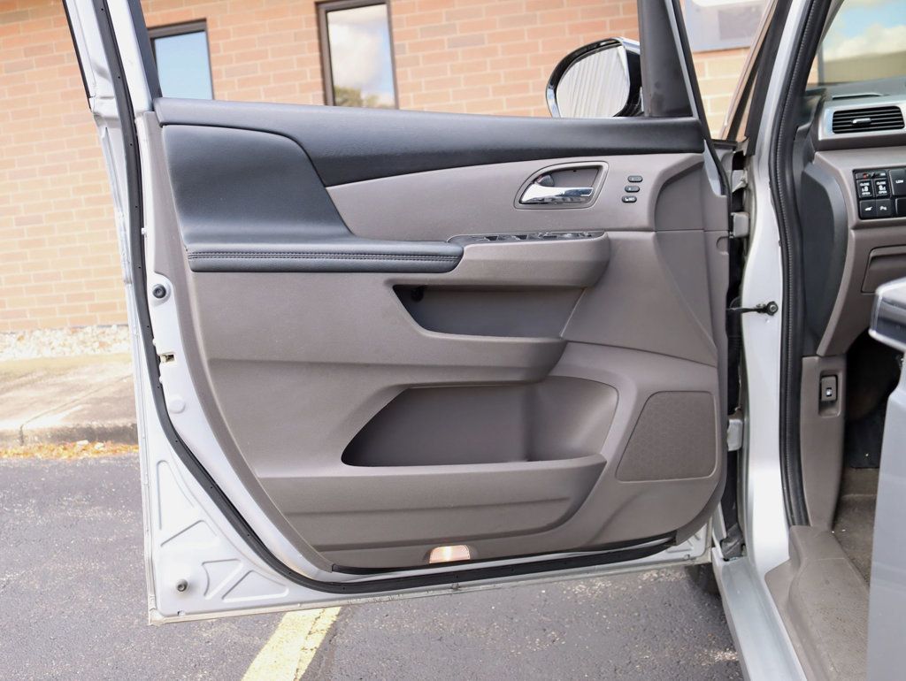 2015 Honda Odyssey 5dr Touring Elite - 22939281 - 28