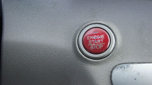 2015 Honda Odyssey JUST SERVICED, VERY CLEAN INSIDE AND OUT  - 22914363 - 12