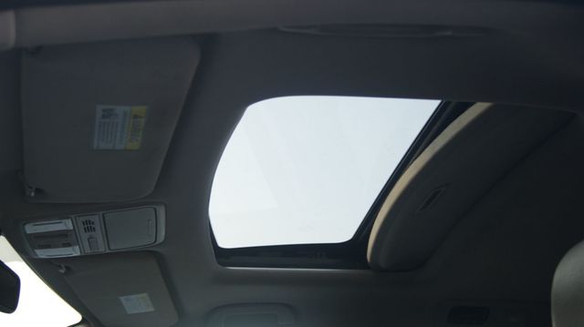 2015 Honda Odyssey JUST SERVICED, VERY CLEAN INSIDE AND OUT  - 22914363 - 13