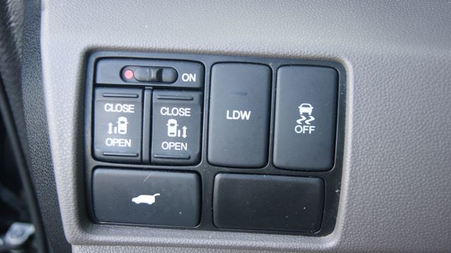 2015 Honda Odyssey JUST SERVICED, VERY CLEAN INSIDE AND OUT  - 22914363 - 15