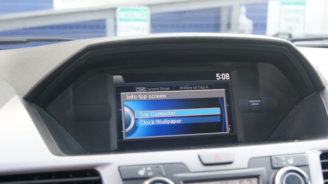 2015 Honda Odyssey JUST SERVICED, VERY CLEAN INSIDE AND OUT  - 22914363 - 21