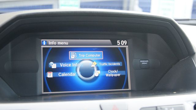 2015 Honda Odyssey JUST SERVICED, VERY CLEAN INSIDE AND OUT  - 22914363 - 23