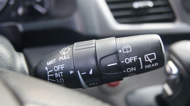 2015 Honda Odyssey JUST SERVICED, VERY CLEAN INSIDE AND OUT  - 22914363 - 27