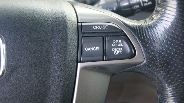 2015 Honda Odyssey JUST SERVICED, VERY CLEAN INSIDE AND OUT  - 22914363 - 29