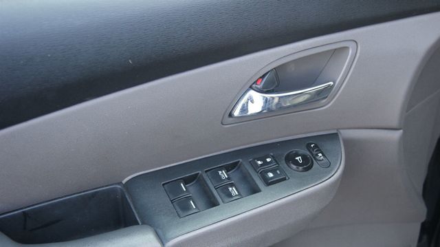 2015 Honda Odyssey JUST SERVICED, VERY CLEAN INSIDE AND OUT  - 22914363 - 37