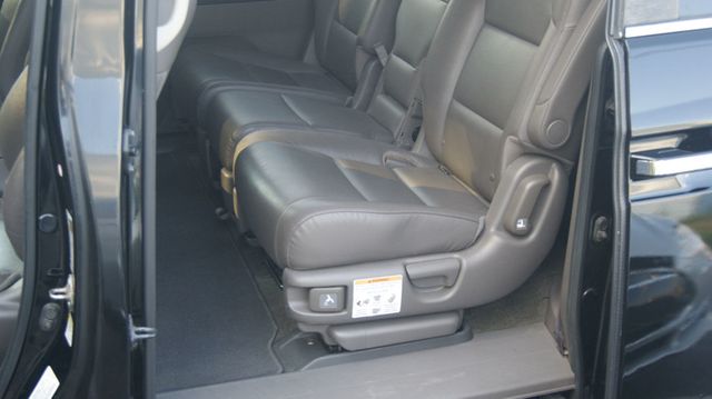 2015 Honda Odyssey JUST SERVICED, VERY CLEAN INSIDE AND OUT  - 22914363 - 39