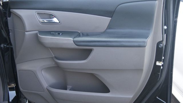 2015 Honda Odyssey JUST SERVICED, VERY CLEAN INSIDE AND OUT  - 22914363 - 56