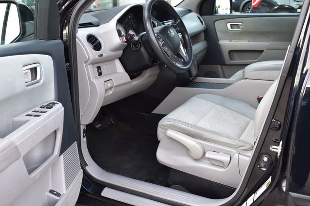 2015 Honda Pilot 2WD 4dr LX - 22930288 - 15