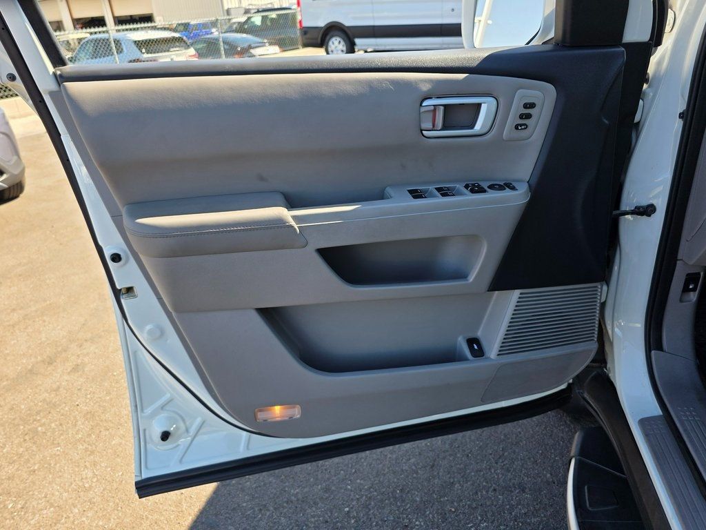 2015 Honda Pilot 2WD 4dr Touring w/RES & Navi - 22937712 - 22