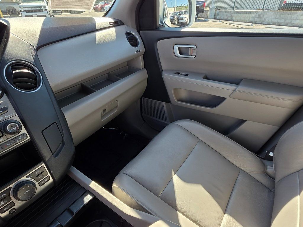 2015 Honda Pilot 2WD 4dr Touring w/RES & Navi - 22937712 - 37