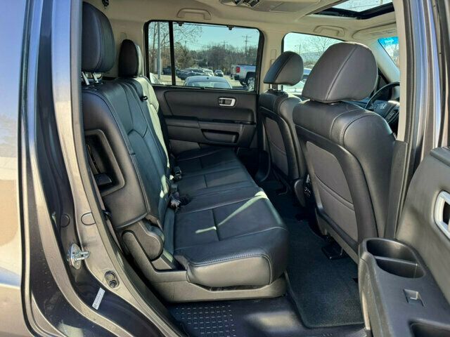 2015 Honda Pilot LocalTrade/Touring/AWD/HeatedLeatherSeats/BackupCamera/NAV - 22750641 - 16