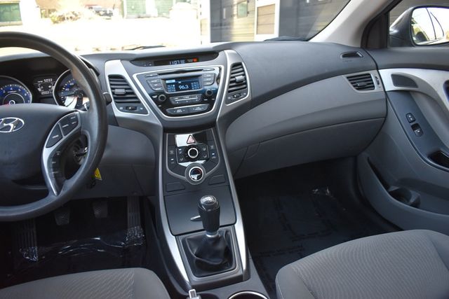 2015 Hyundai Elantra 4dr Sedan Manual SE - 23008703 - 22
