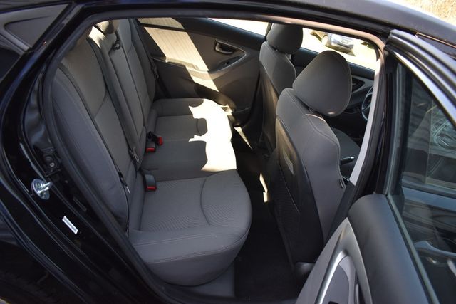 2015 Hyundai Elantra 4dr Sedan Manual SE - 23008703 - 25