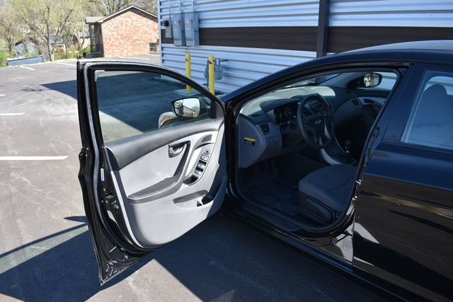 2015 Hyundai Elantra 4dr Sedan Manual SE - 23008703 - 27