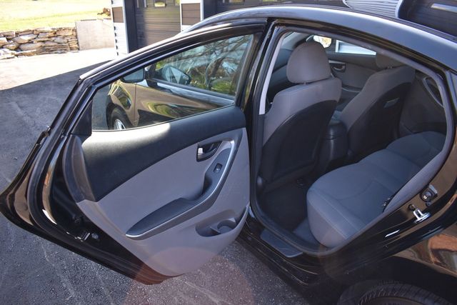 2015 Hyundai Elantra 4dr Sedan Manual SE - 23008703 - 29