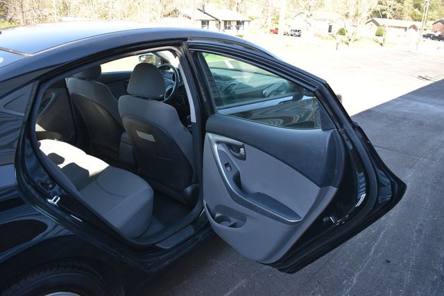 2015 Hyundai Elantra 4dr Sedan Manual SE - 23008703 - 30
