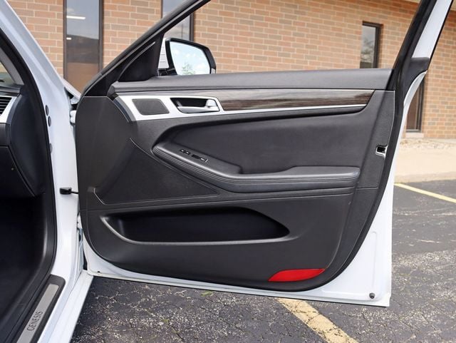2015 Hyundai Genesis 4dr Sedan V6 3.8L AWD - 23022493 - 24
