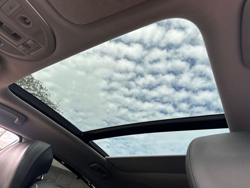 2015 Hyundai Genesis 4dr Sedan V8 5.0L RWD - 23001029 - 19