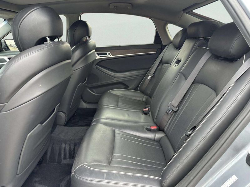 2015 Hyundai Genesis 4dr Sedan V8 5.0L RWD - 23052210 - 10