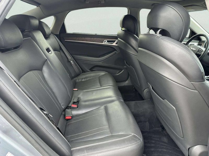 2015 Hyundai Genesis 4dr Sedan V8 5.0L RWD - 23052210 - 13