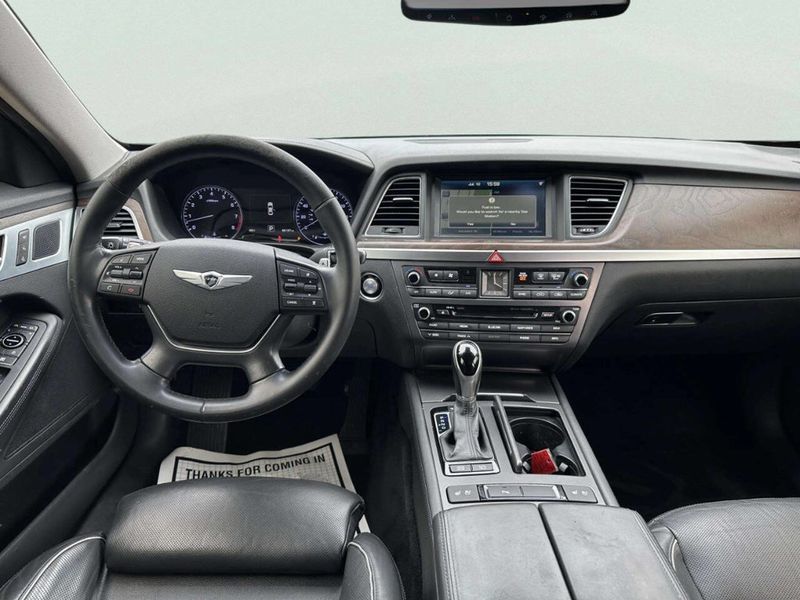2015 Hyundai Genesis 4dr Sedan V8 5.0L RWD - 23052210 - 16
