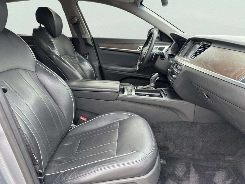 2015 Hyundai Genesis 4dr Sedan V8 5.0L RWD - 23052210 - 22