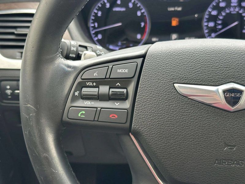 2015 Hyundai Genesis 4dr Sedan V8 5.0L RWD - 23052210 - 26
