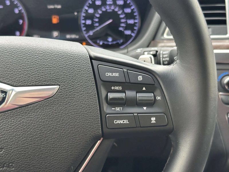 2015 Hyundai Genesis 4dr Sedan V8 5.0L RWD - 23052210 - 27