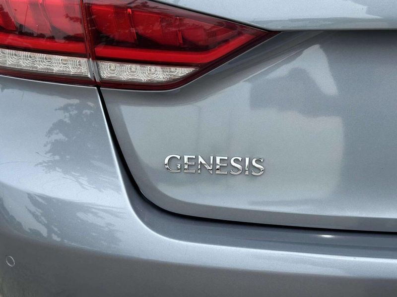 2015 Hyundai Genesis 4dr Sedan V8 5.0L RWD - 23052210 - 39
