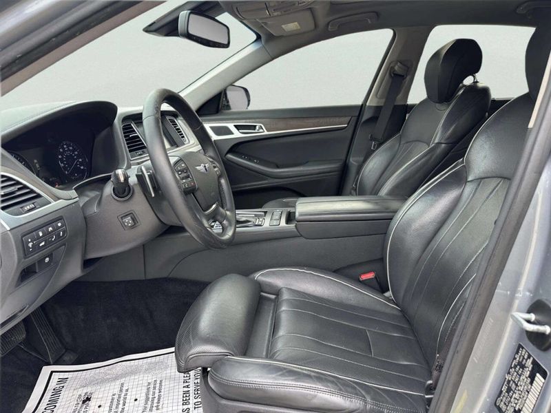 2015 Hyundai Genesis 4dr Sedan V8 5.0L RWD - 23052210 - 8