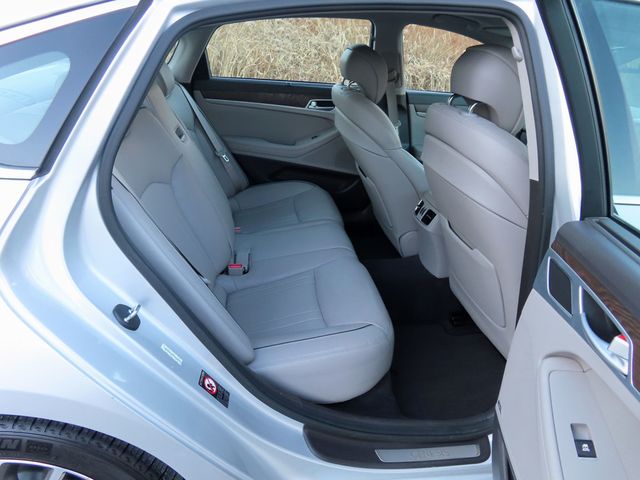 2015 Hyundai Genesis Base Trim - 22958225 - 28