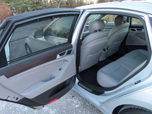 2015 Hyundai Genesis Base Trim - 22958225 - 31