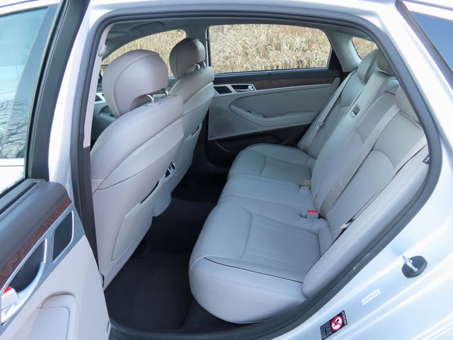 2015 Hyundai Genesis Base Trim - 22958225 - 32