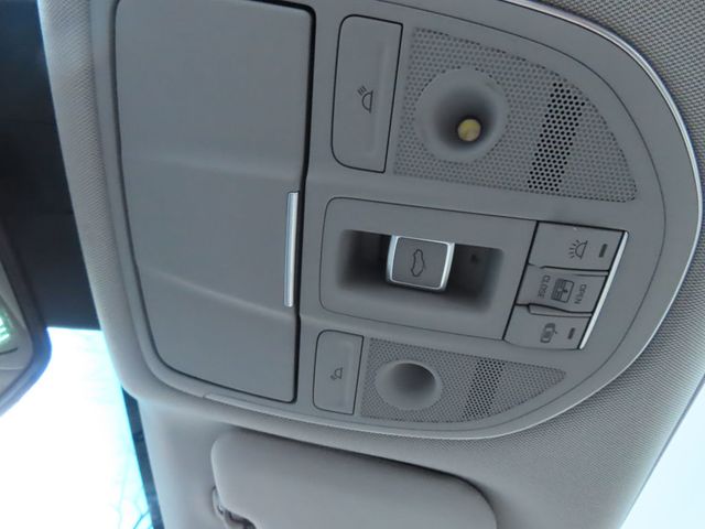 2015 Hyundai Genesis Base Trim - 22958225 - 40