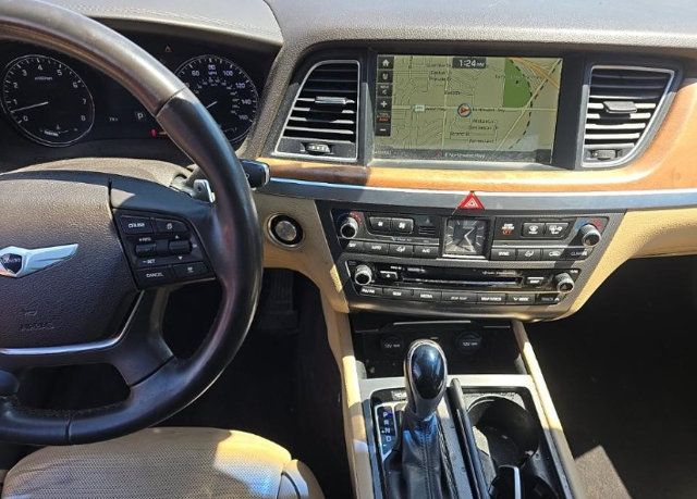 2015 Hyundai Genesis CLEAN CARFAX REPORT, V8 ENGINE, FULLY LOADED, REGULARLY SERVICE! - 23084155 - 2