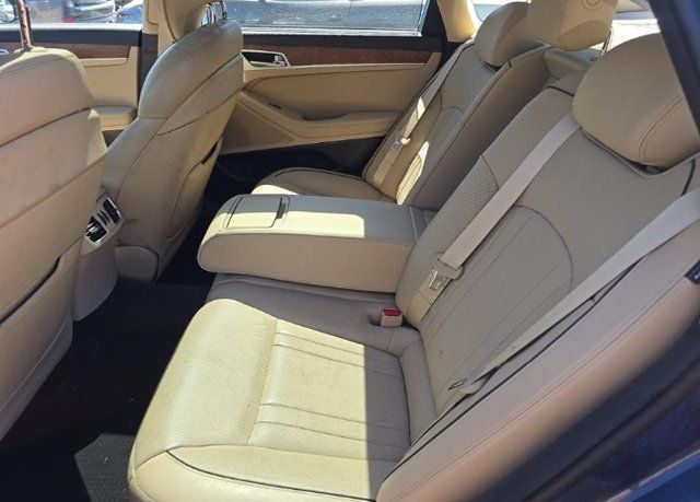 2015 Hyundai Genesis CLEAN CARFAX REPORT, V8 ENGINE, FULLY LOADED, REGULARLY SERVICE! - 23084155 - 3