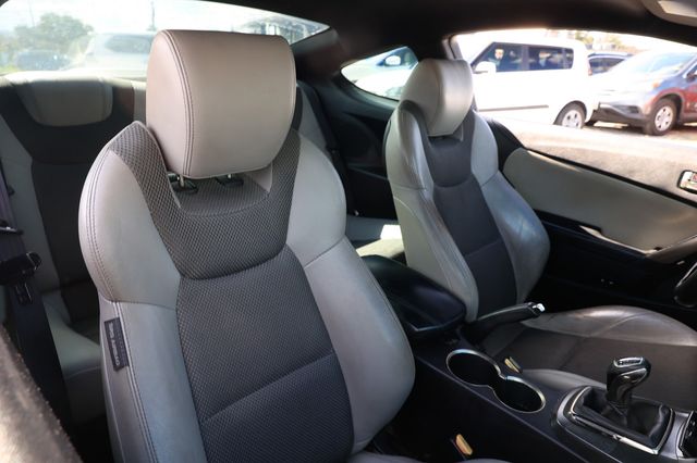 2015 Hyundai Genesis Coupe 2dr 3.8L Manual w/Gray Seats - 22913039 - 15