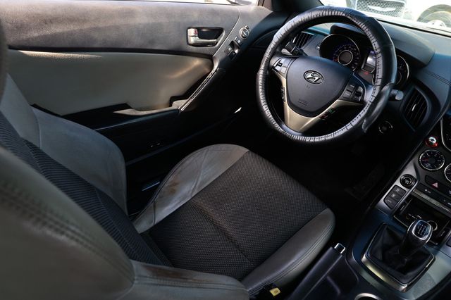 2015 Hyundai Genesis Coupe 2dr 3.8L Manual w/Gray Seats - 22913039 - 21