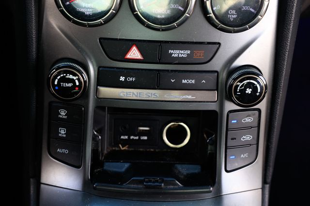2015 Hyundai Genesis Coupe 2dr 3.8L Manual w/Gray Seats - 22913039 - 31