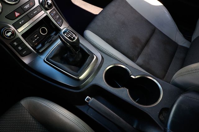 2015 Hyundai Genesis Coupe 2dr 3.8L Manual w/Gray Seats - 22913039 - 37