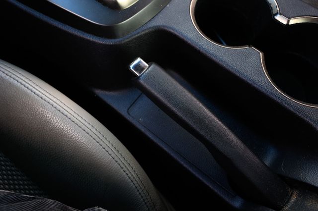 2015 Hyundai Genesis Coupe 2dr 3.8L Manual w/Gray Seats - 22913039 - 39