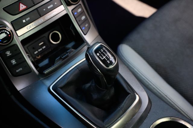 2015 Hyundai Genesis Coupe 2dr 3.8L Manual w/Gray Seats - 22913039 - 40