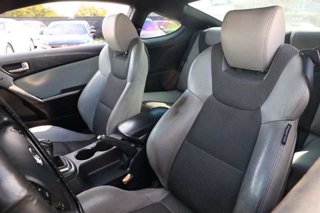 2015 Hyundai Genesis Coupe 2dr 3.8L Manual w/Gray Seats - 22913039 - 5